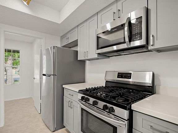 3rd image of 1732 Cricket Hollow Dr