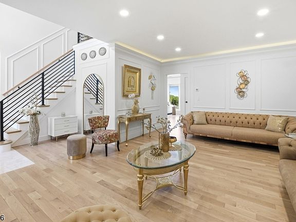 5th image of 25 Mayfair Pl