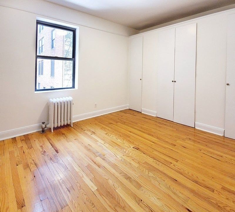 1st image of 115 W 16th St #20