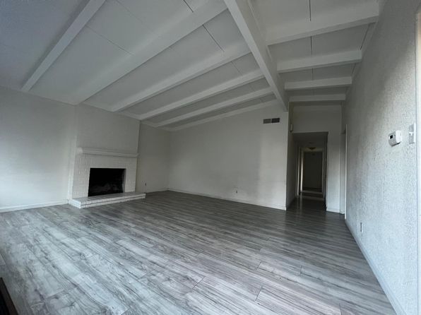 332 W 7th St