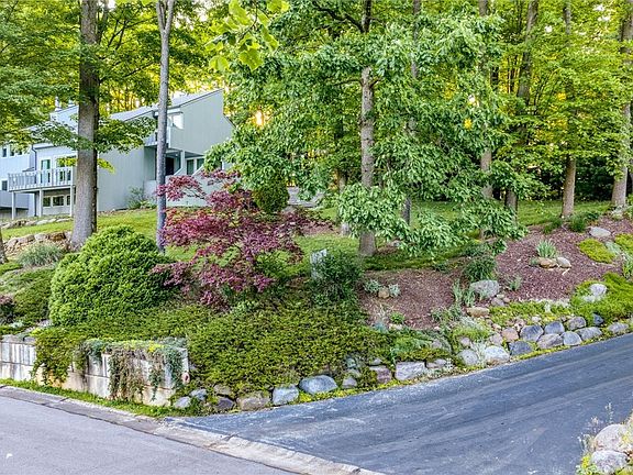3rd image of 1345 Mockingbird Dr