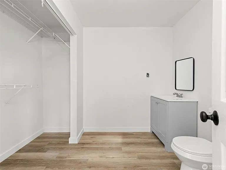 109 S Washington St — Photo 10