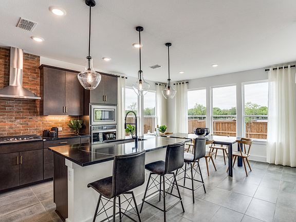 Eat-in bartop island and pendant lighting in kitchen