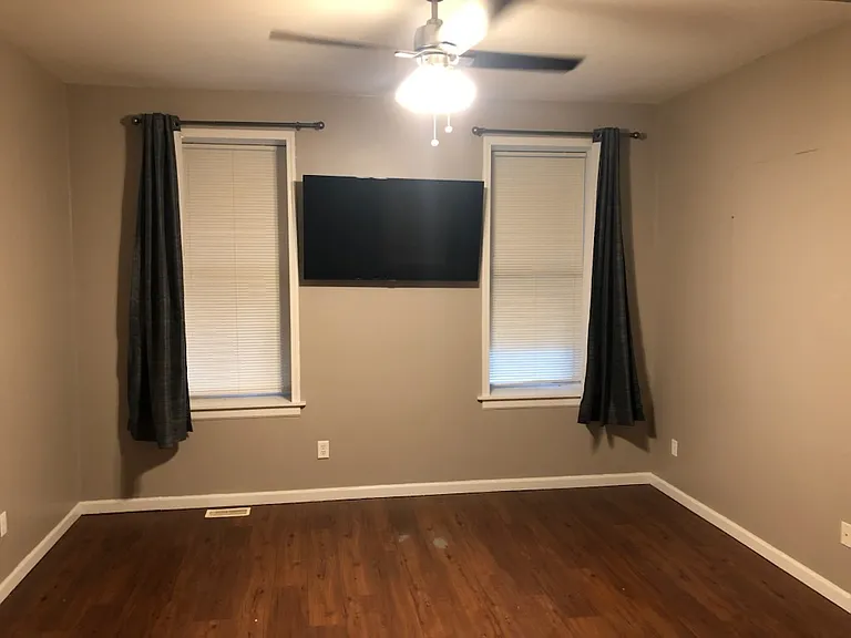 2223 Alberta St — Photo 3