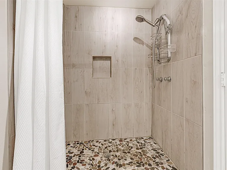 2809 Tooke St #C — Photo 7