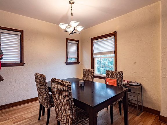 5th image of 2517 Clark St