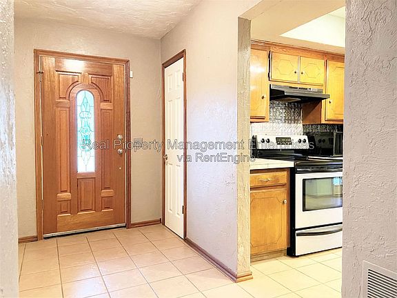 3rd image of 204 W 10th St