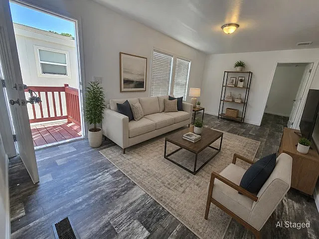 3 bed, 1056 sqft, $2,060 — Photo 2