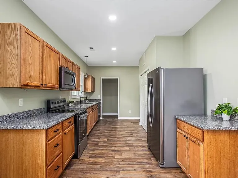 2335 NW Greenway Ave — Photo 5