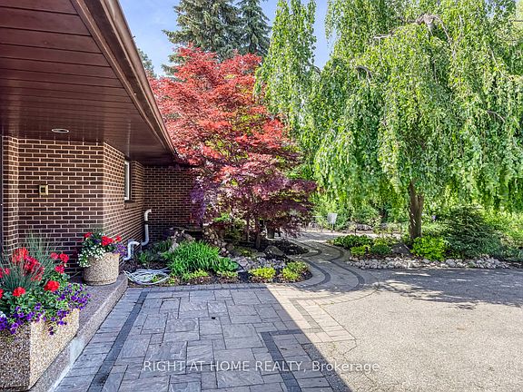 3rd image of 5290 Creditview Rd