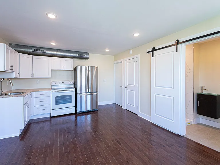 527 S 21st Street — Photo 18