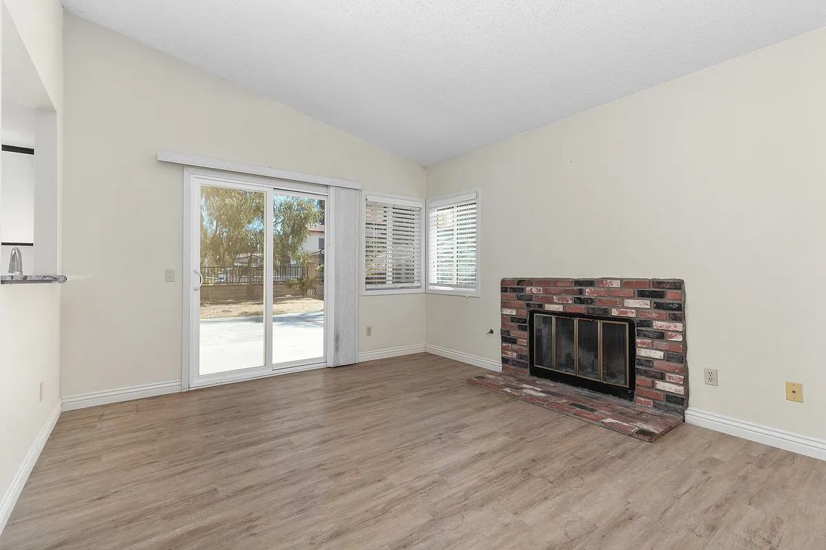 3 bed, 1412 sqft, $3,900 — Photo 2