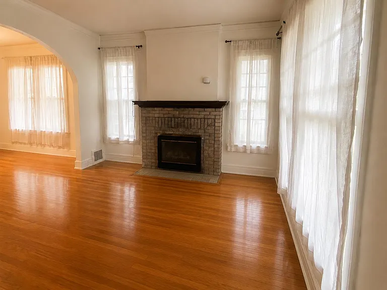 3200 Harris Park Ave — Photo 6