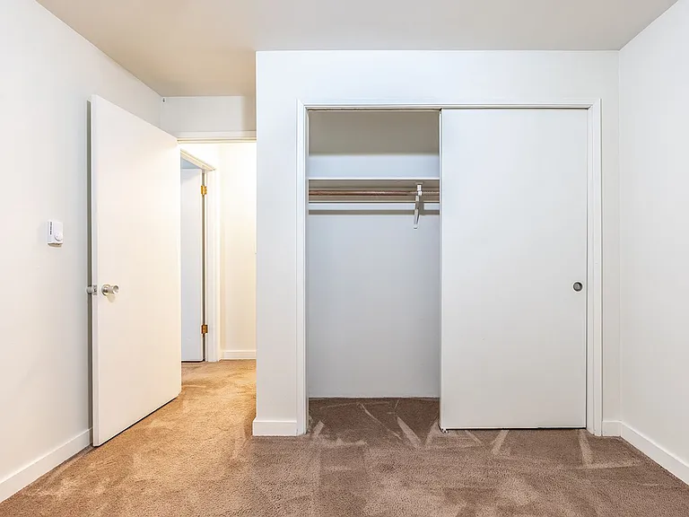 Mercer Park Apartments — Photo 10
