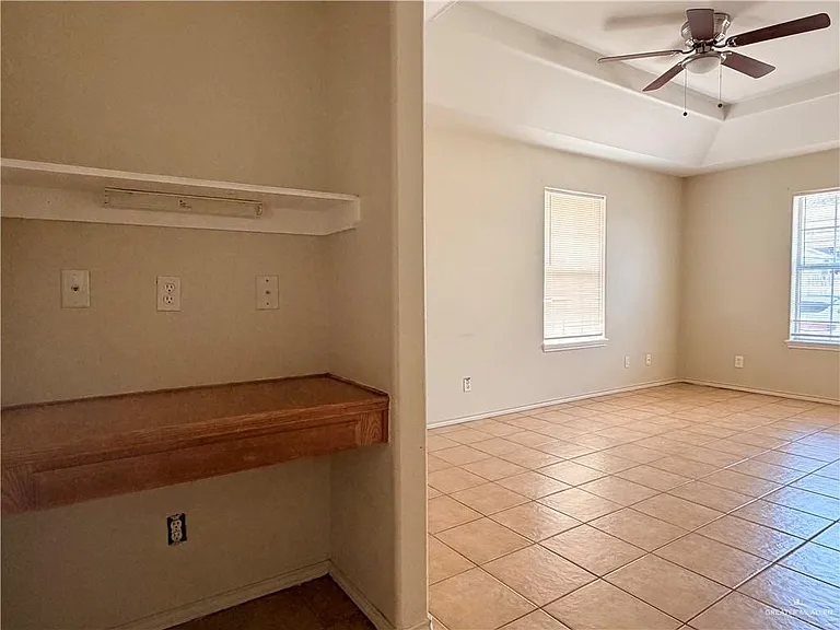 2113 W Carlos Dr — Photo 7