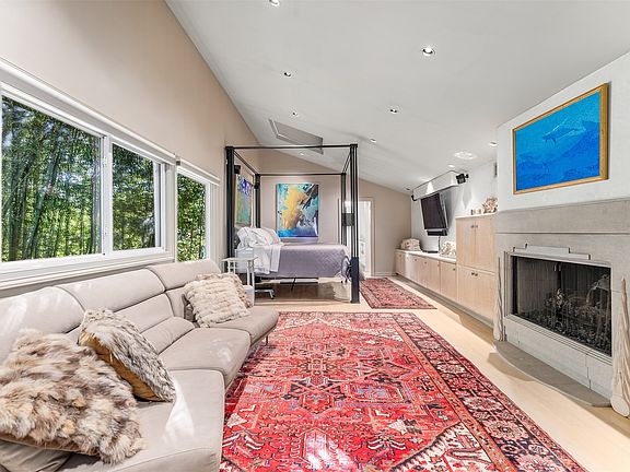 3rd image of 10406 Crestover Dr
