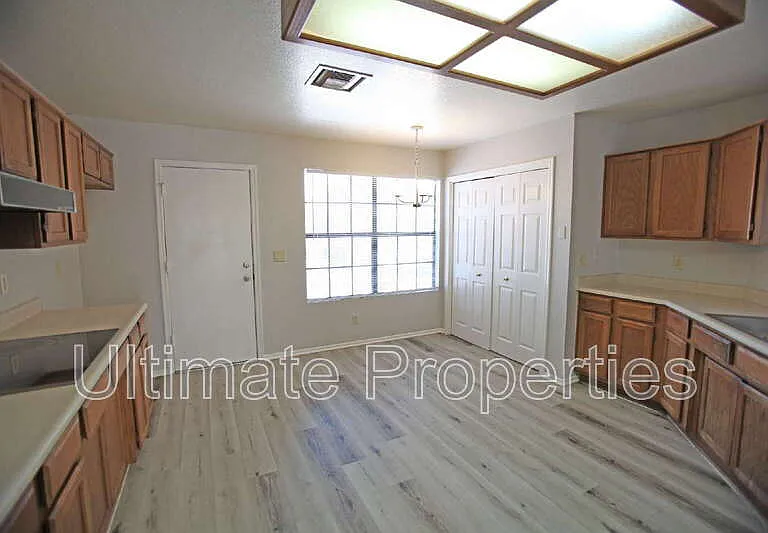 7719 W Dreyfus Dr — Photo 6