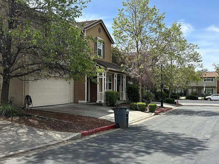 3902 Hidden Grove Ln — Photo 2