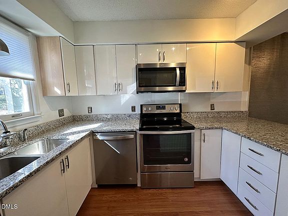 5th image of 3411 Balfour E