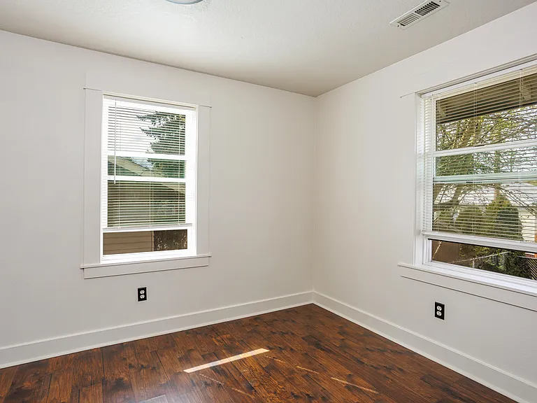 4313 N Kerby Ave — Photo 27