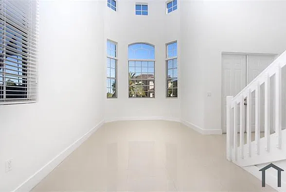 4 bed, 2749 sqft, $4,500 — Photo 3