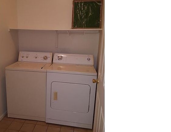 4th image of 15100 W Lincoln St