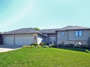 6591 Lower 12th St N, Oakdale, MN 55128