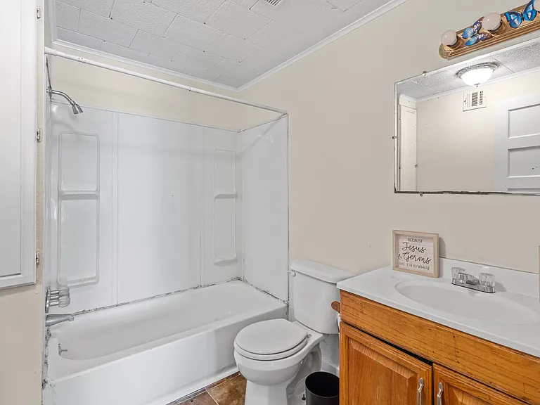2212 Stanton St — Photo 8