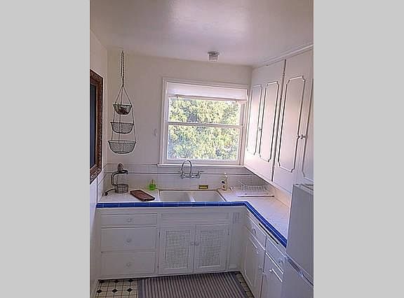 4th image of 1134 Larrabee St #4