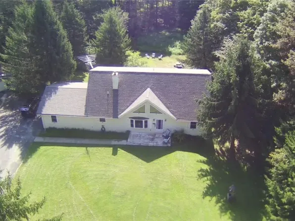 160 Robyn Ln, Pocono Lake, PA 18347