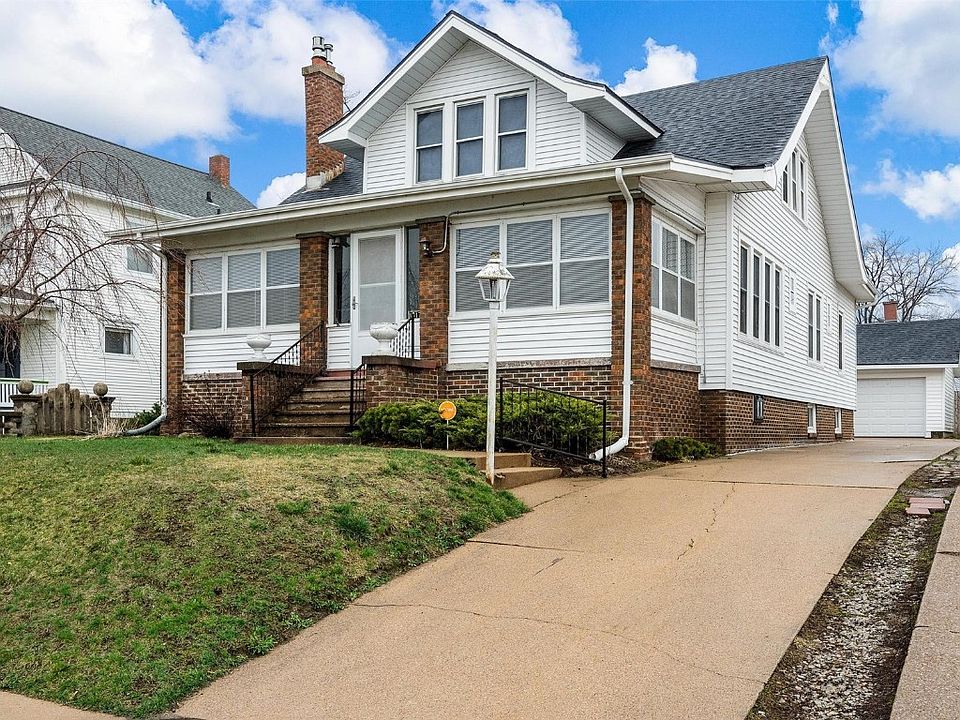 1917 B Ave NE, Cedar Rapids, IA 52402 Zillow