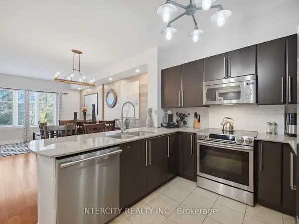 10211 Keele St #207, Vaughan, ON L6A 4R7