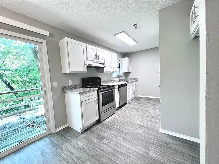 3250 N Kings Cross — Photo 3