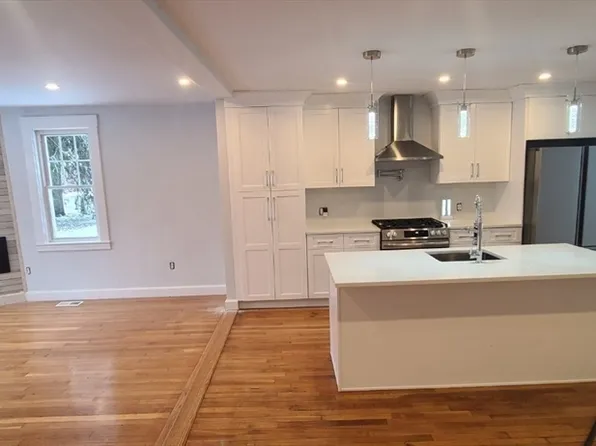 29 Belcher St, Holbrook, MA 02343