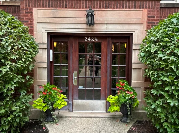 242 S Maple Ave #1/23S, Oak Park, IL 60302