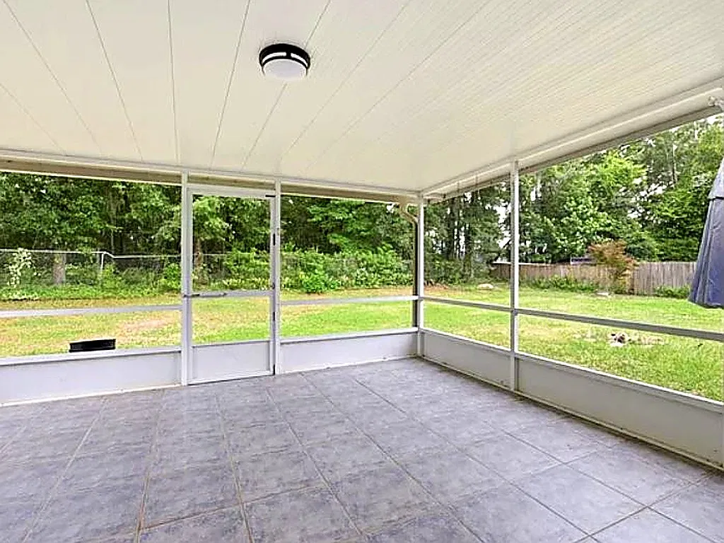 4 bed, 2113 sqft, $2,395 — Photo 4