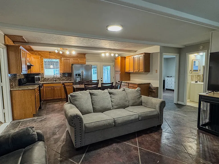 743 Oak Leaf Trl — Photo 9