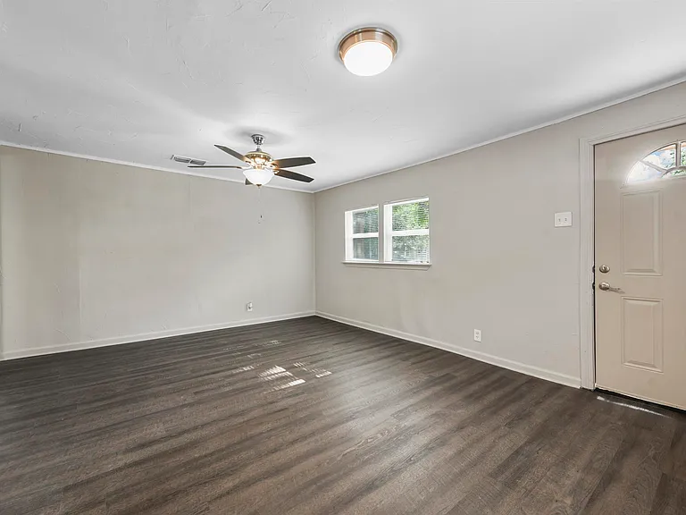 2717 Townsend Dr — Photo 4