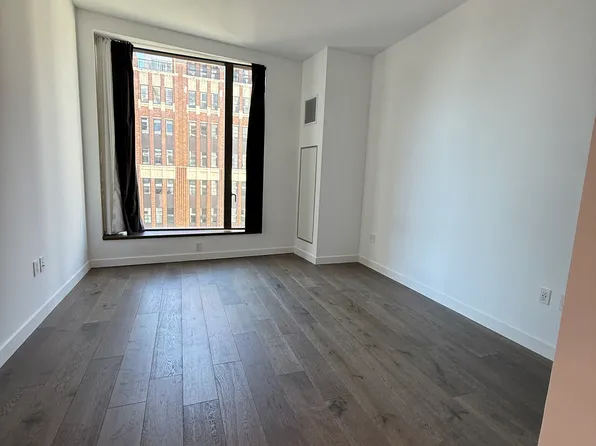 11 Hoyt Street image 2 of 13