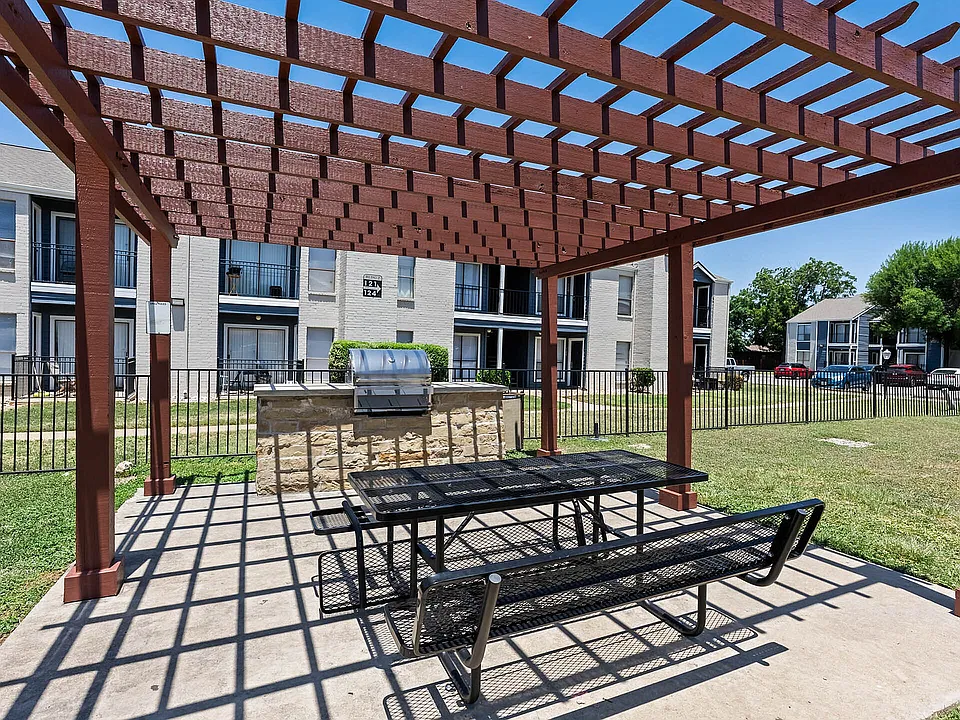 Derby Park Grilling Pergola