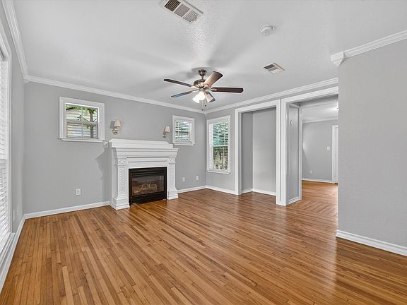 3rd image of 3766 Winfield Ave