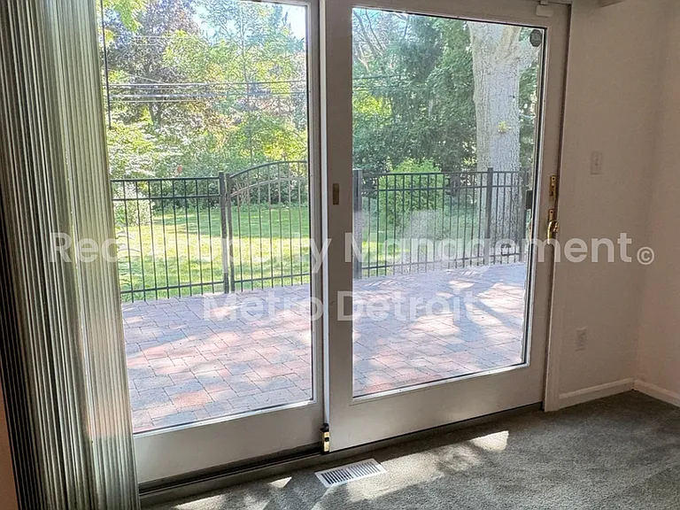 3028 Caswell Dr — Photo 14