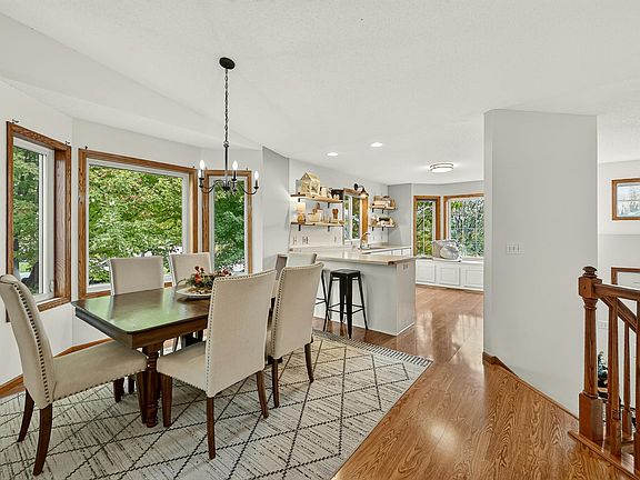 4th image of 1005 3rd St NE