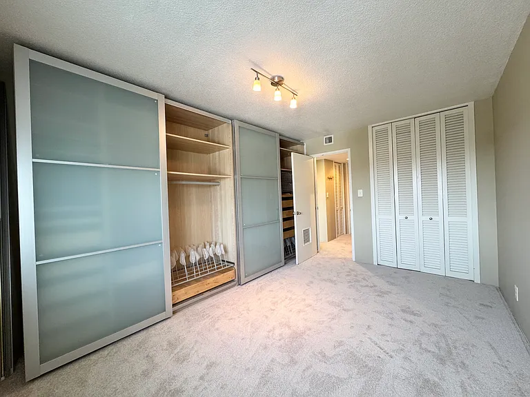 4545 Wornall Rd #1108 — Photo 14