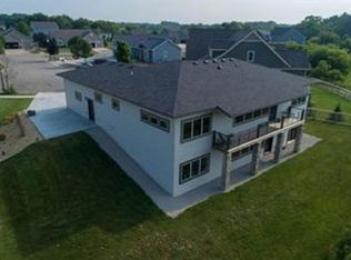 1517 Sara Ct, Burlington, WI 53105