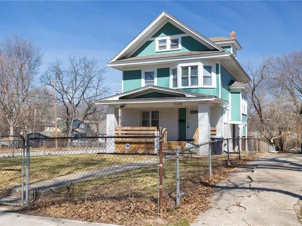 3200 Lockridge St, Kansas City, MO 64128