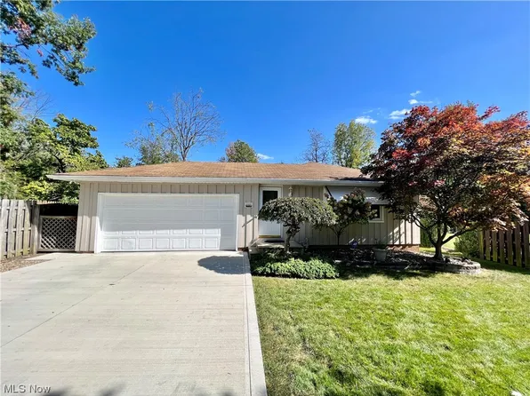 32 Tudor Ave, Bedford, OH 44146