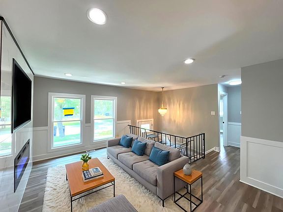 3rd image of 2843 224th St
