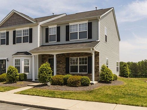 1st image of 34 Arbor Hill Pl