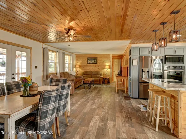 29 N Shoshone Trl, Pinedale, WY 82941